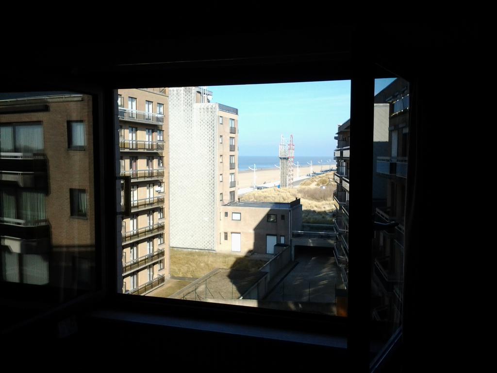 Zonnig Appartement Met Zeezicht Koksijde Exterior foto