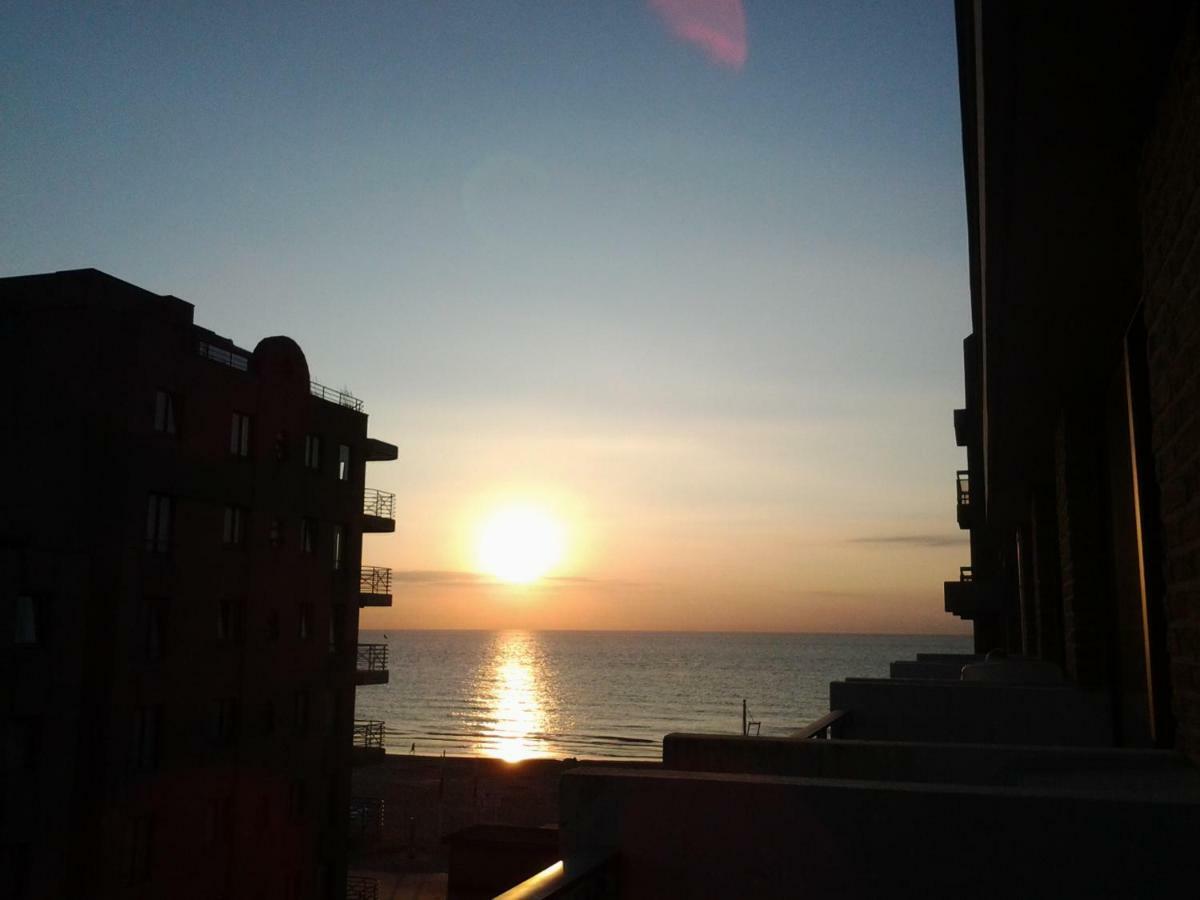 Zonnig Appartement Met Zeezicht Koksijde Exterior foto